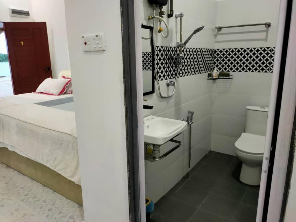 Roomstay Tokbah Demuara Kuala Besut Extérieur photo
